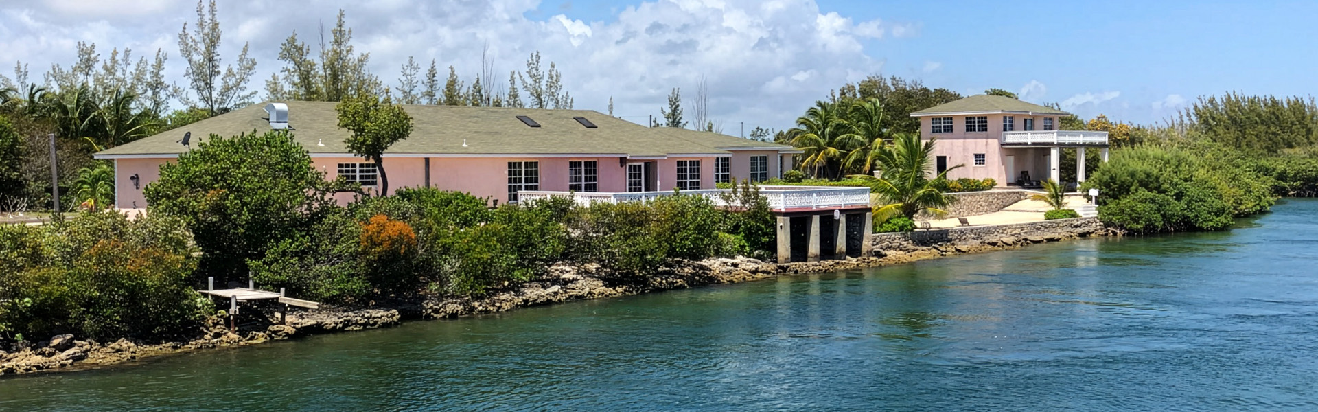 Lodge am Wasser auf Andros Island