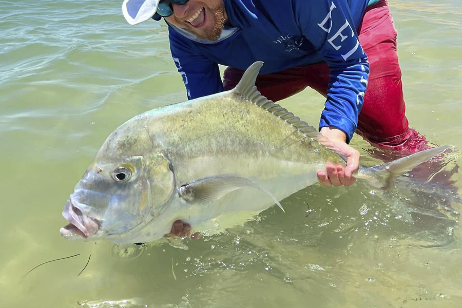 African Pompano – Fang mit konventionellem Angelgerät an der Küste der Sahara